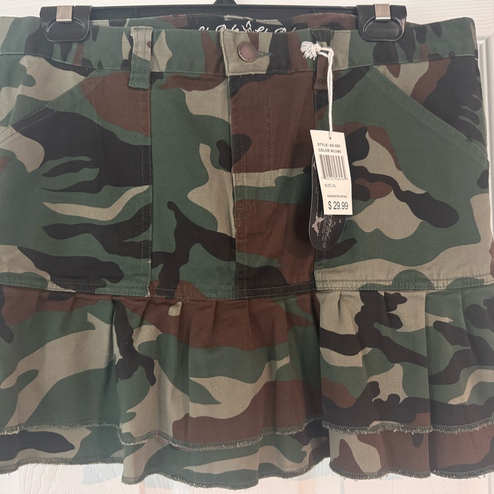 Trendy Camouflage Mini Skirt with Ruffle Hem